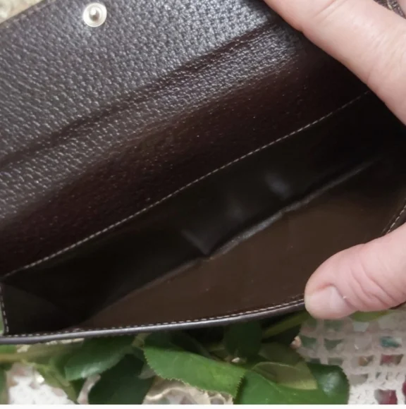 Gucci Brown Monogram Wallet - Picture 10 of 13